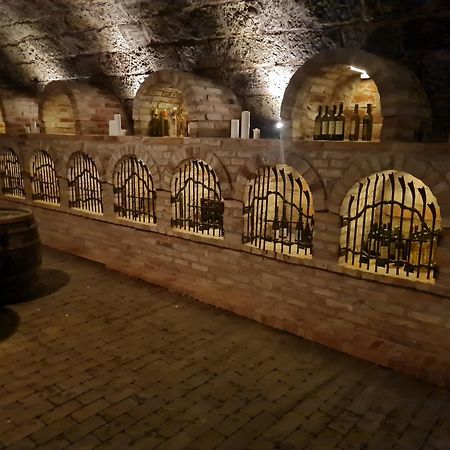 Buzas Pince Vendeghaz Hotel Ecsed Bagian luar foto