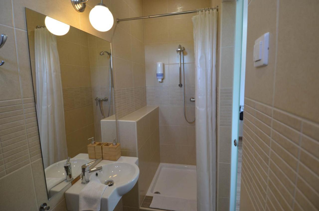 Buzas Pince Vendeghaz Hotel Ecsed Bagian luar foto
