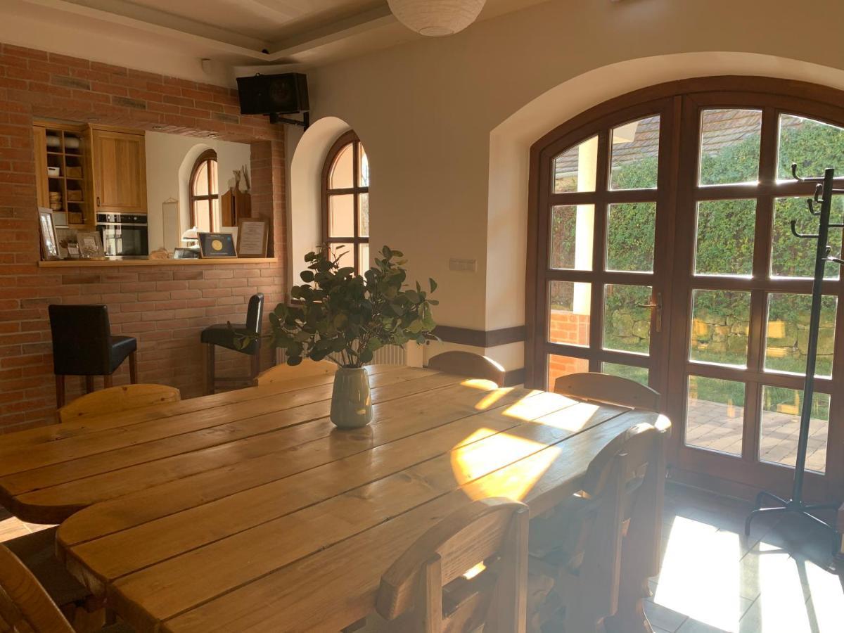 Buzas Pince Vendeghaz Hotel Ecsed Bagian luar foto