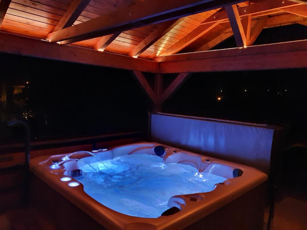 Buzas Pince Vendeghaz Hotel Ecsed Bagian luar foto