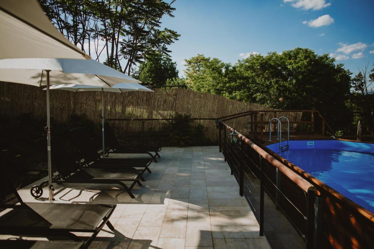 Buzas Pince Vendeghaz Hotel Ecsed Bagian luar foto
