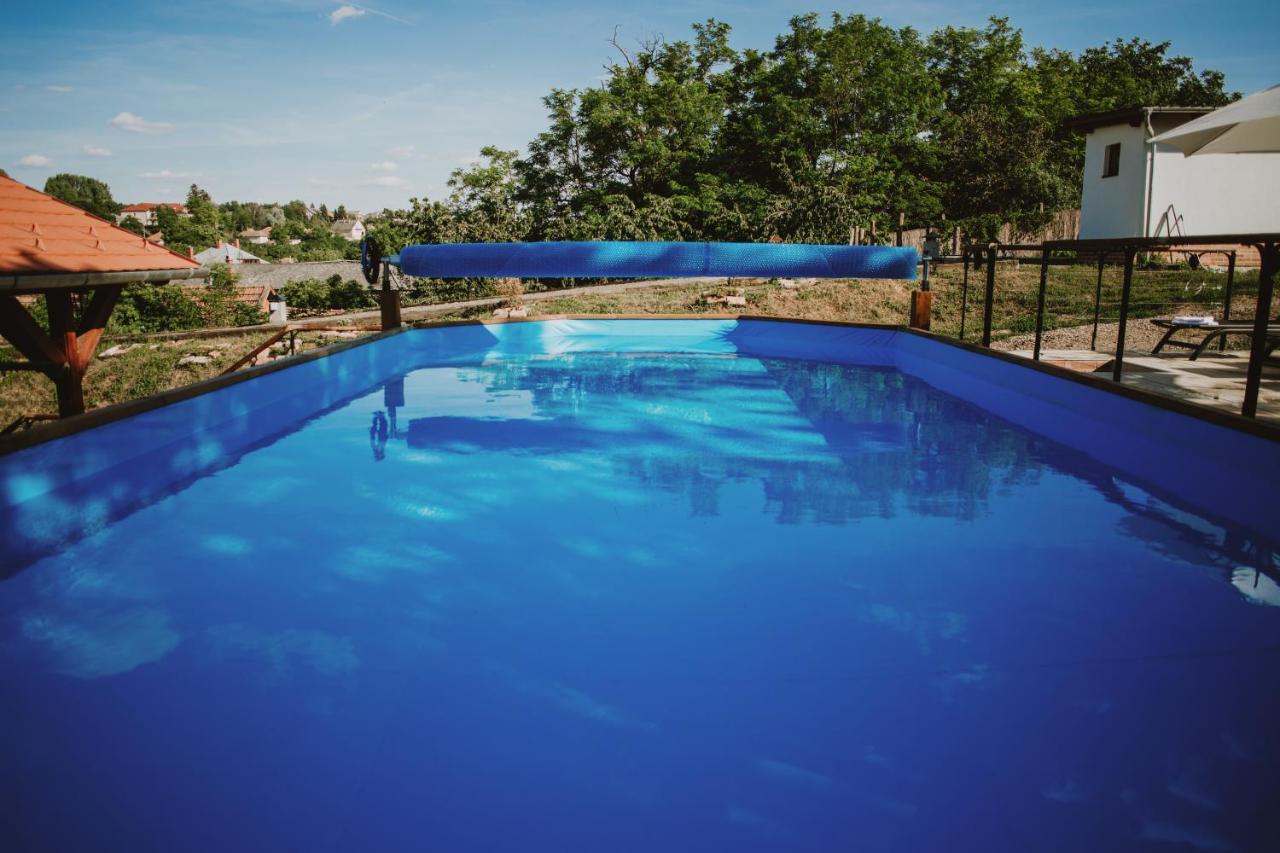 Buzas Pince Vendeghaz Hotel Ecsed Bagian luar foto