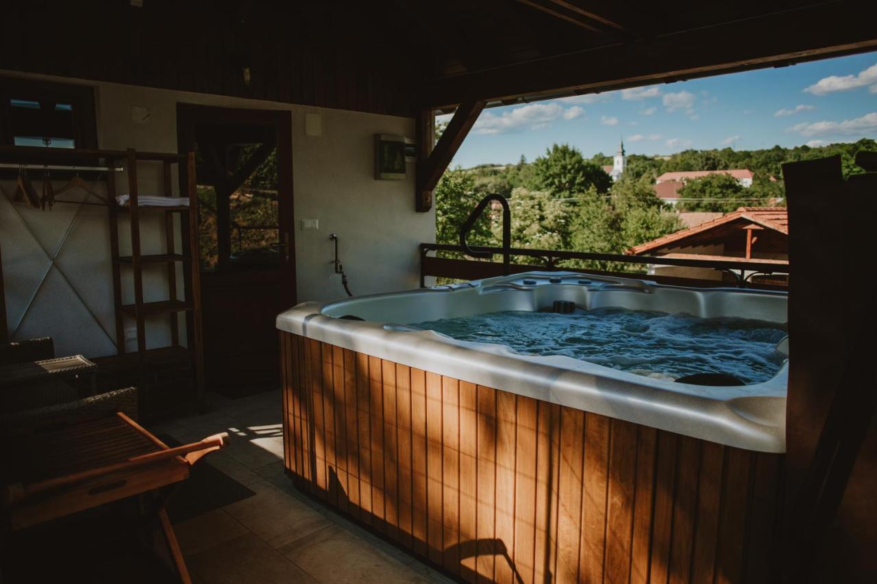Buzas Pince Vendeghaz Hotel Ecsed Bagian luar foto