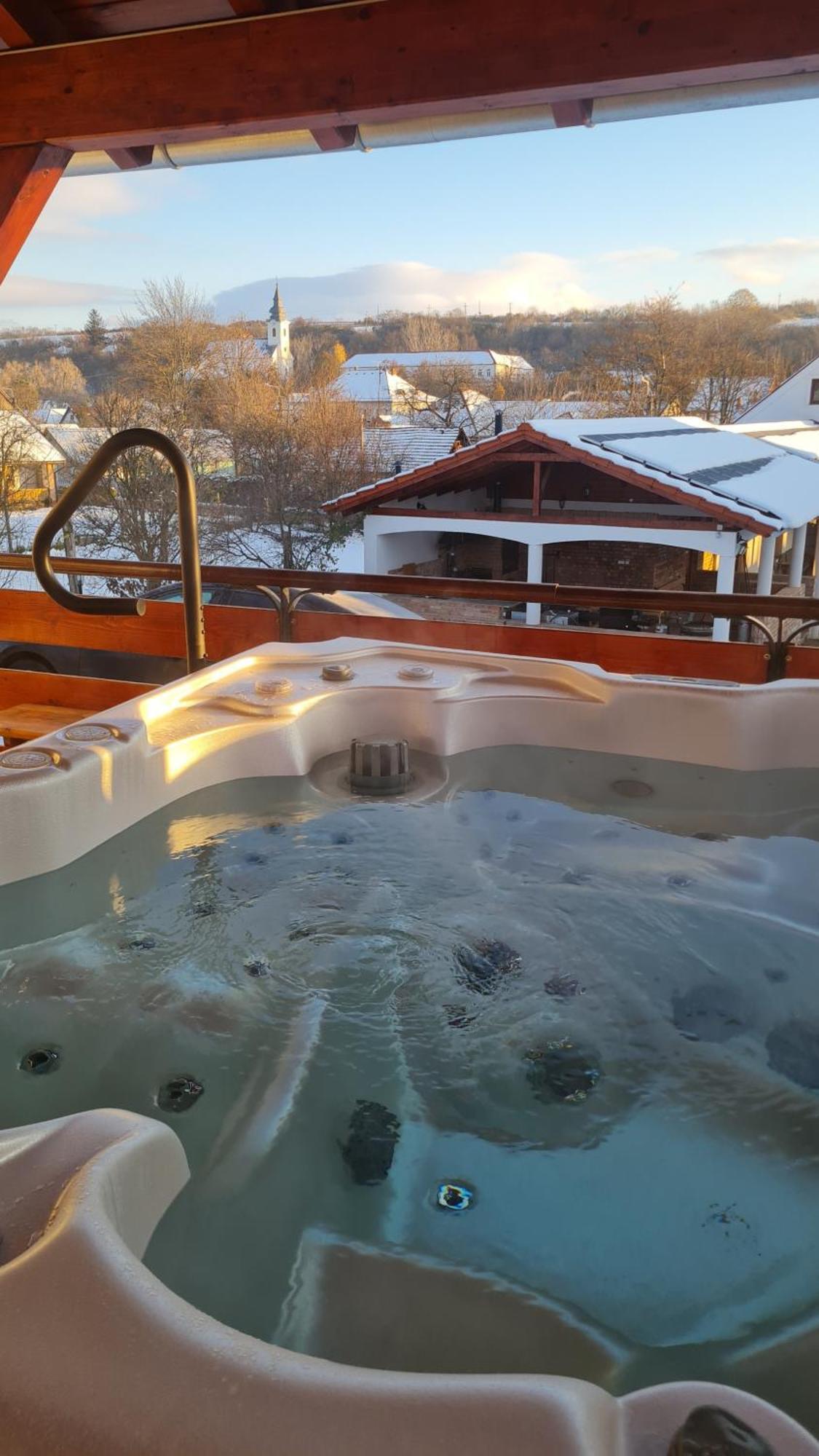 Buzas Pince Vendeghaz Hotel Ecsed Bagian luar foto