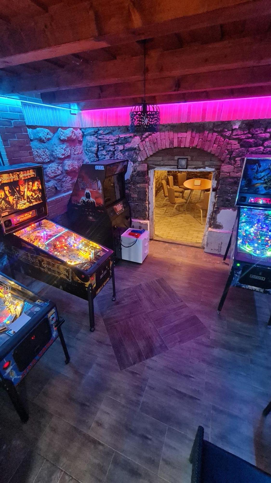 Buzas Pince Vendeghaz Hotel Ecsed Bagian luar foto