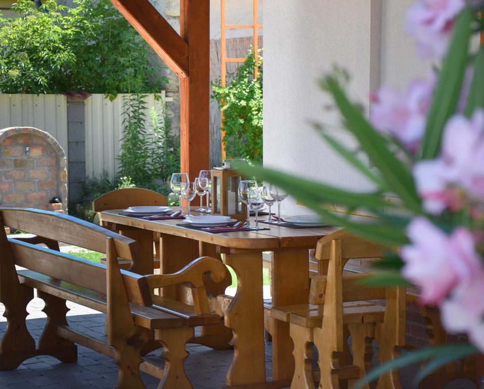 Buzas Pince Vendeghaz Hotel Ecsed Bagian luar foto