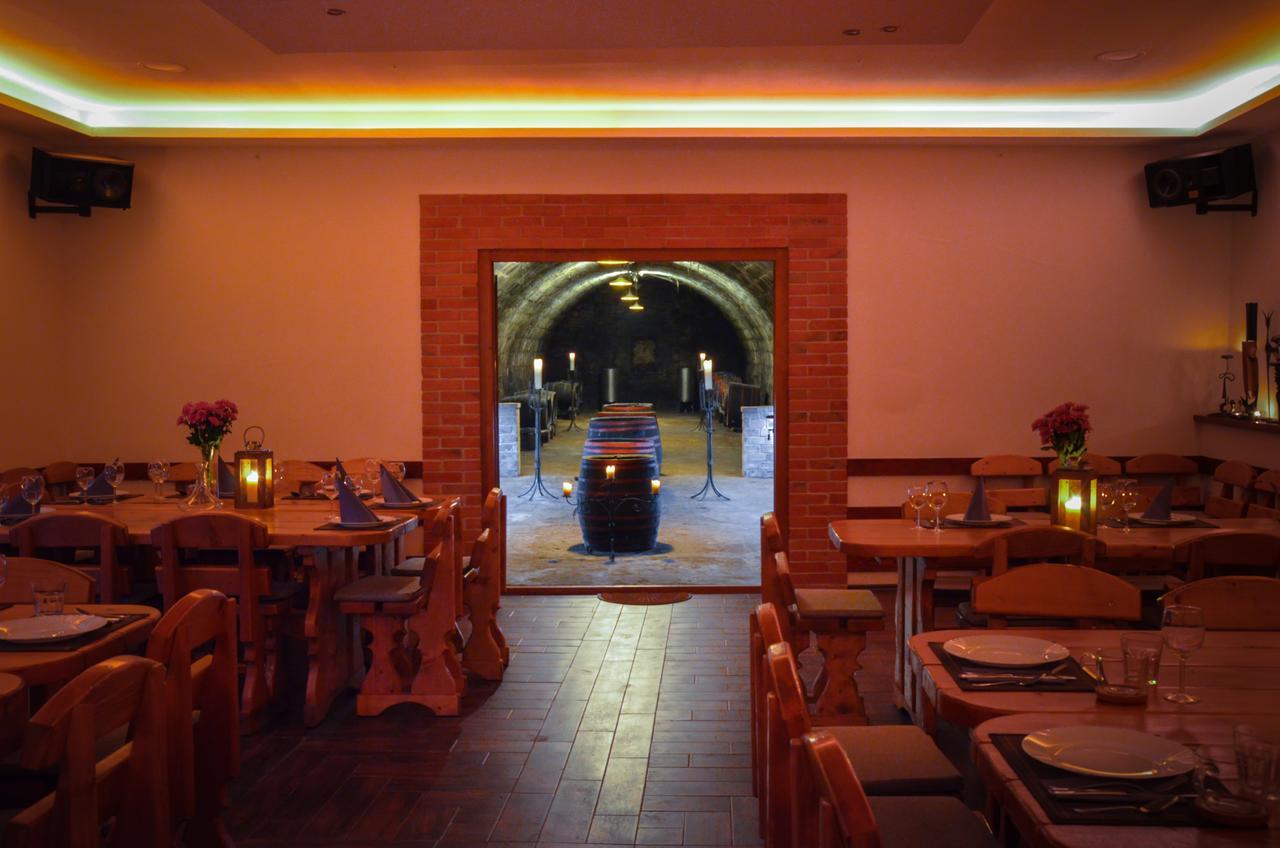 Buzas Pince Vendeghaz Hotel Ecsed Bagian luar foto