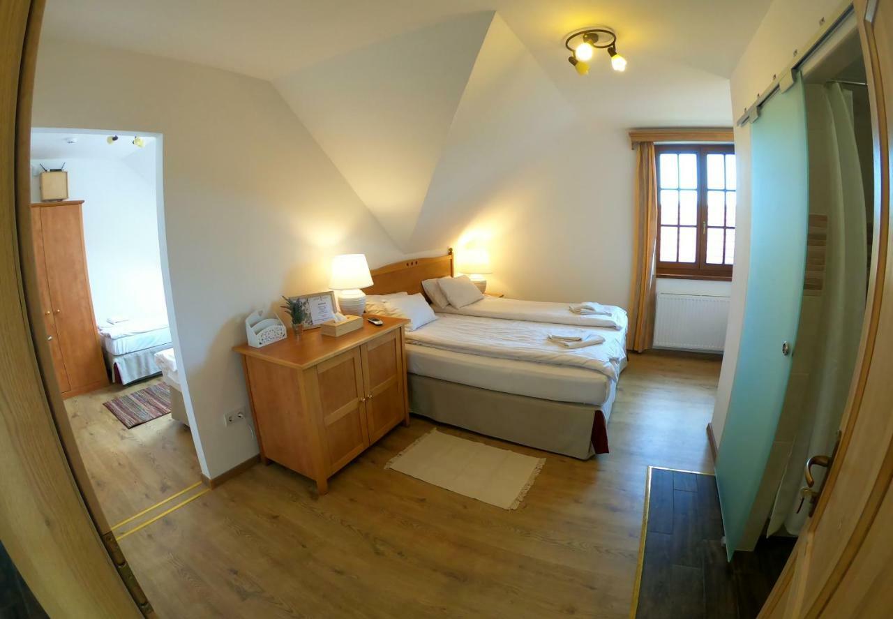 Buzas Pince Vendeghaz Hotel Ecsed Bagian luar foto