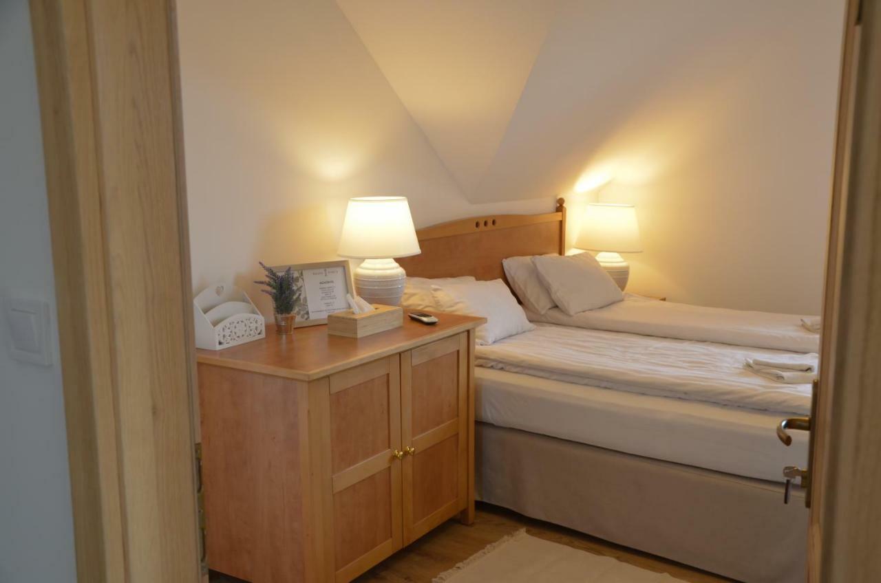 Buzas Pince Vendeghaz Hotel Ecsed Bagian luar foto