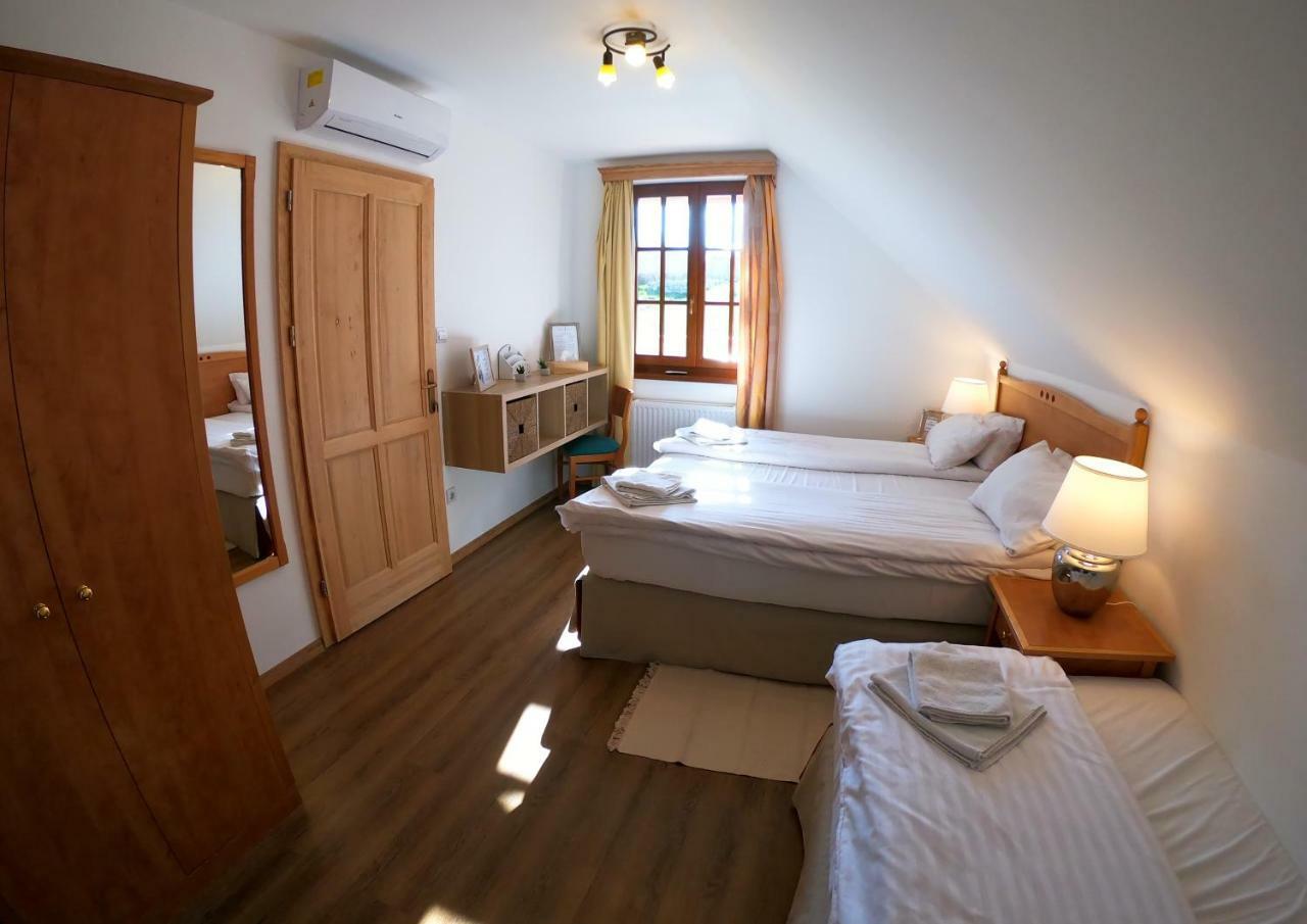 Buzas Pince Vendeghaz Hotel Ecsed Bagian luar foto