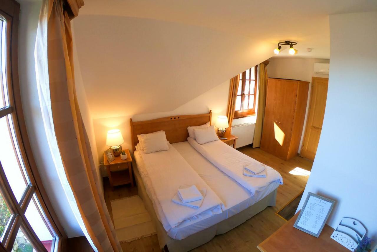 Buzas Pince Vendeghaz Hotel Ecsed Bagian luar foto