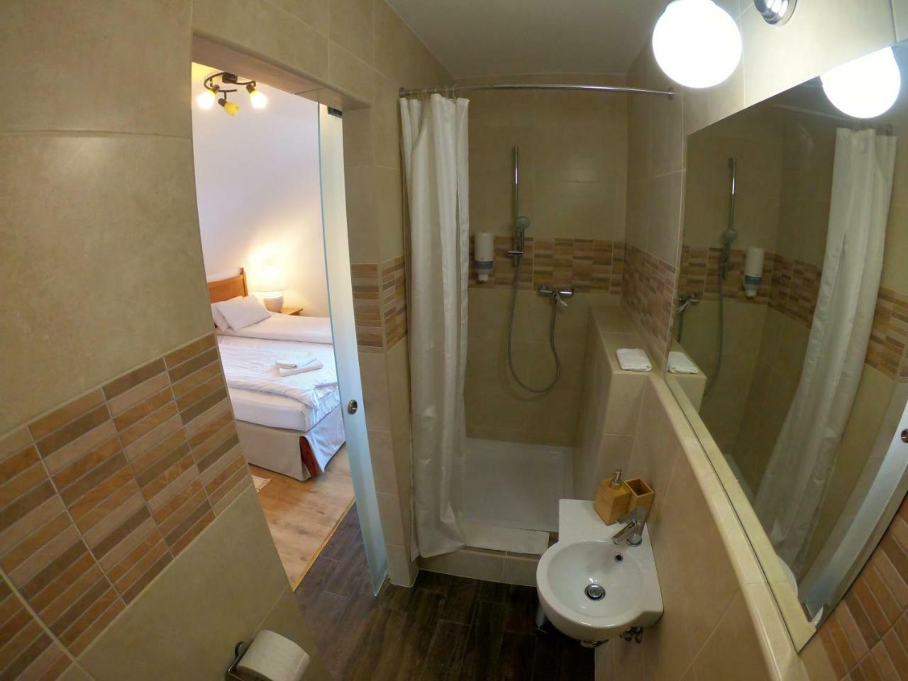 Buzas Pince Vendeghaz Hotel Ecsed Bagian luar foto