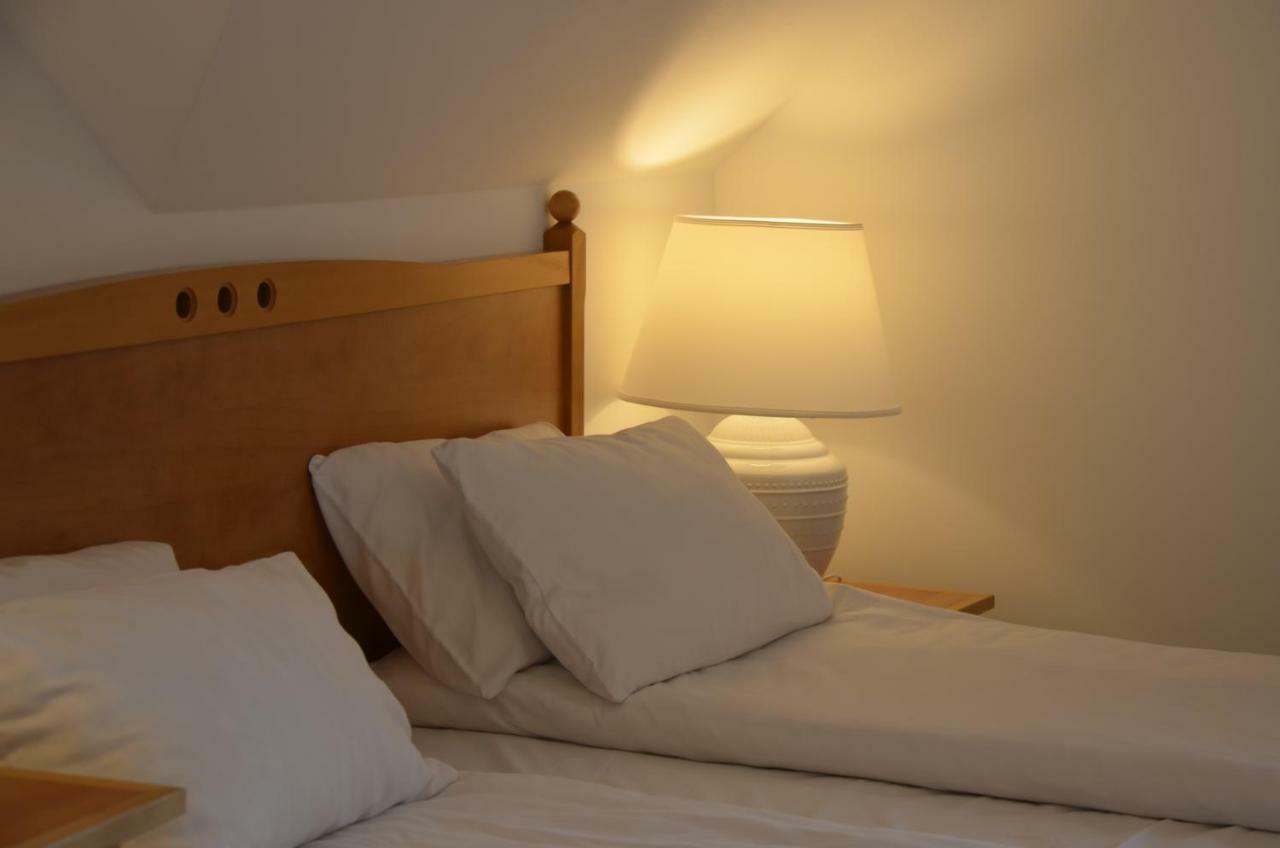 Buzas Pince Vendeghaz Hotel Ecsed Bagian luar foto