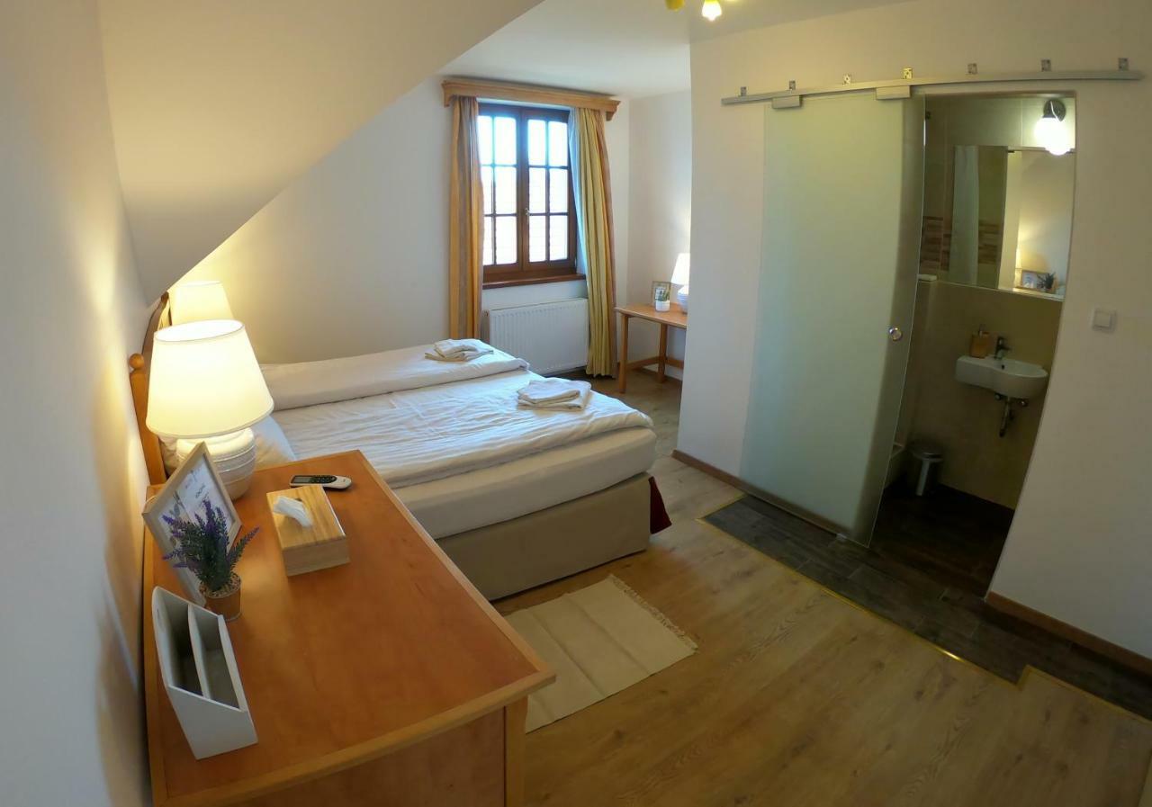 Buzas Pince Vendeghaz Hotel Ecsed Bagian luar foto